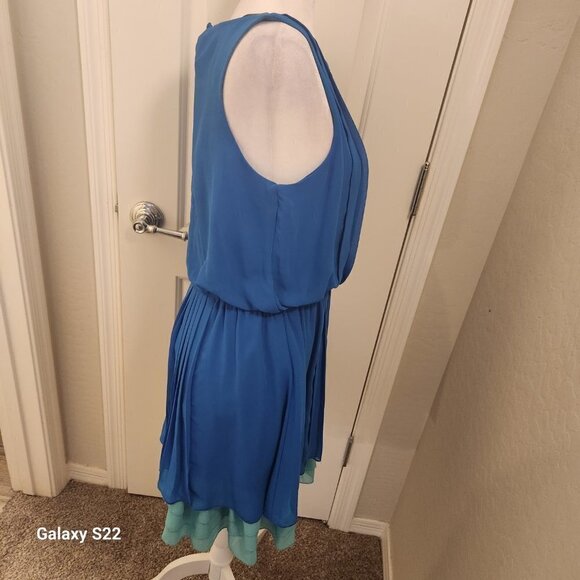 Jessica Simpson Pleated Dress. NWT. Size Medium - Picture 10 of 13